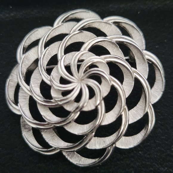 Crown Trifari Silver Tone Round Circular Circle Brooch 1 1/2" Vintage 1950s - Picture 1 of 5